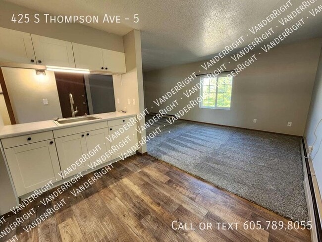 Building Photo - 425 S Thompson Ave