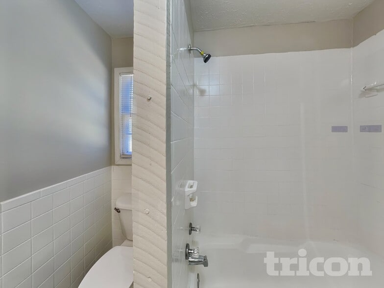 Building Photo - 5750 Westside Rd