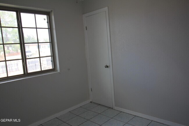 Building Photo - 906 Geronimo Dr