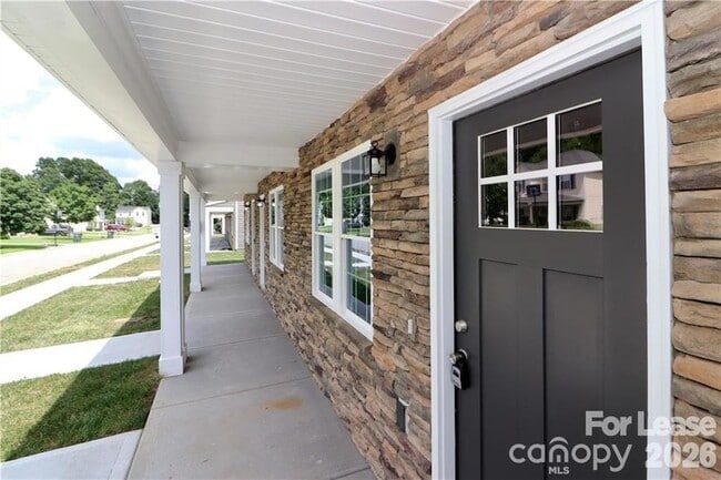 Building Photo - 3971 Newhall Dr NW
