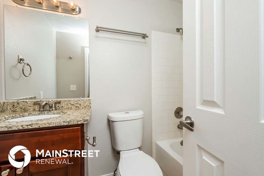 Building Photo - 18557 E Hamilton Dr