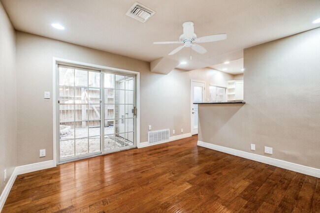 Building Photo - 3-BEDROOM TOWNHOME IN DIJON NORTH, ALAMO HEIGHTS