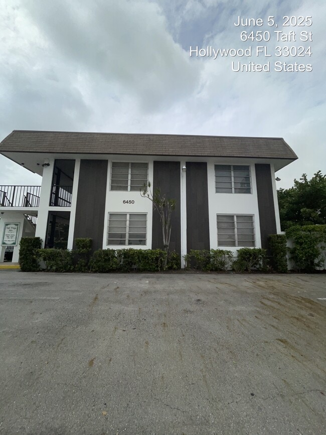 Primary Photo - Taft Plaza Apartments