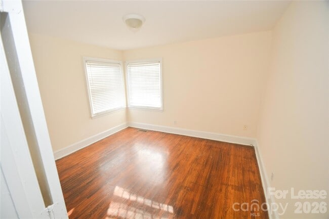 Building Photo - 1424 Kennon St