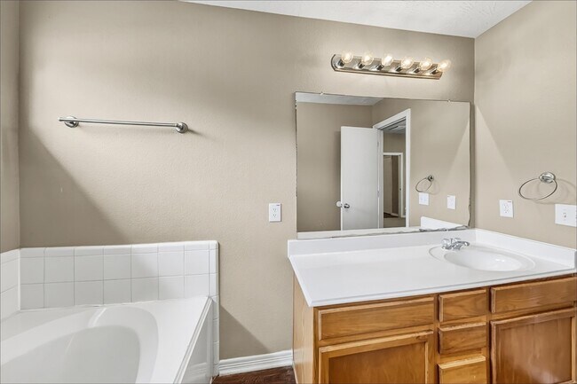 Building Photo - 5010 Deer Path Dr