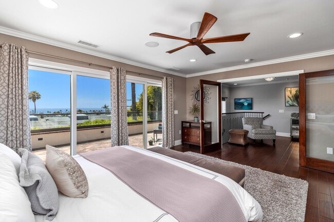 Building Photo - Prestigious Ocean View Retreat – Fully Rem...