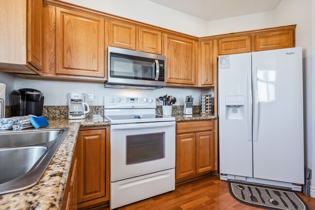 Building Photo - 3 BR + Bonus, Fully furnished, Includes Ut...