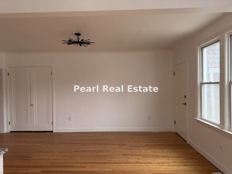 Building Photo - 18903 Santa Rosa Dr