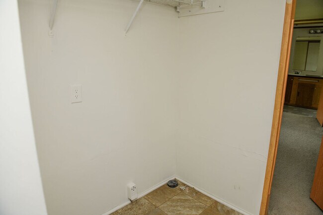 Building Photo - 416 E Steeple Chase Rd