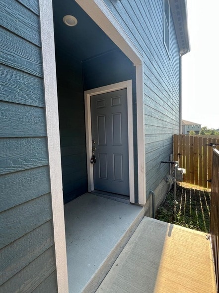 Building Photo - 1226 Parker Dr