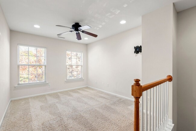 Building Photo - Charming 2-Bedroom Townhome in Desirable Remington Oaks, Cary!