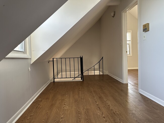 Building Photo - 2451 N Marshfield Ave