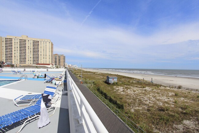 Building Photo - 5200 Boardwalk