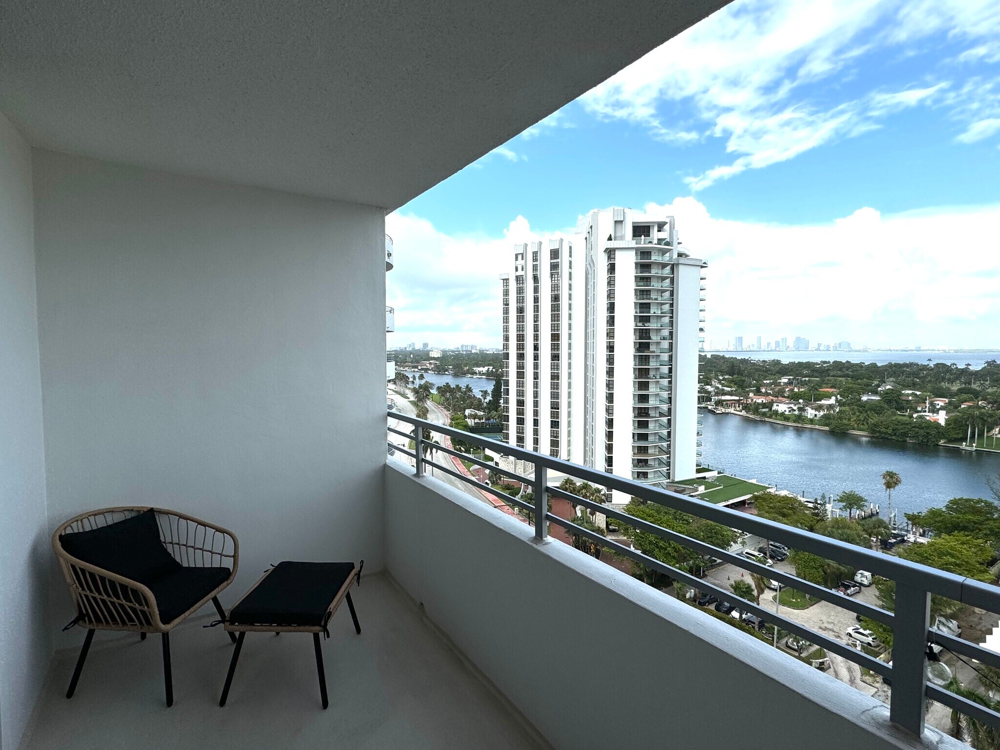 Building Photo - 5555 Collins Ave