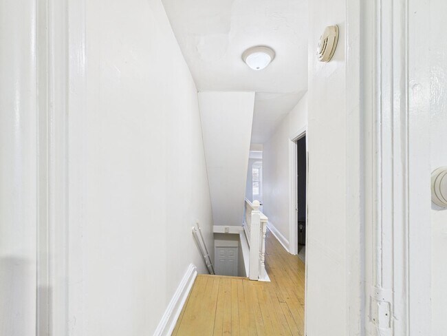 Building Photo - 735 N George St