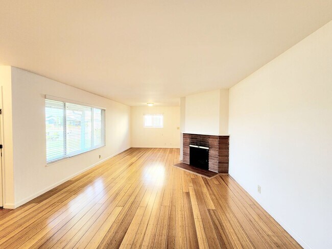 Building Photo - 3 bedroom home in San Mateo