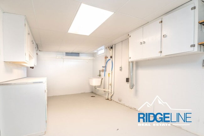 Building Photo - 204 19th Ave NW