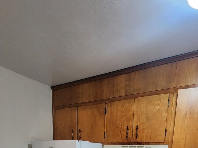 Building Photo - 143 Oneco Ave