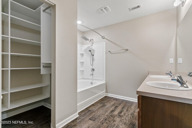 Building Photo - 9051 Tahoe Ln