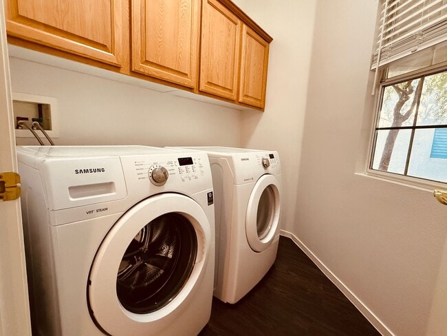 Building Photo - Stunning Gated 3 Bedroom & 2 Bath Located in Southern Highlands