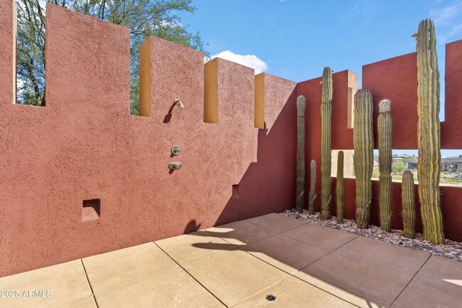 Building Photo - 9191 E Happy Hollow Dr