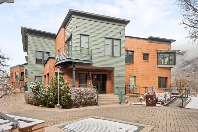 Building Photo - 501 Rio Grande Pl