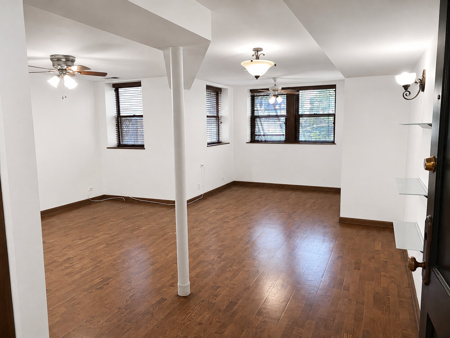 Building Photo - 1434 W Warner Ave