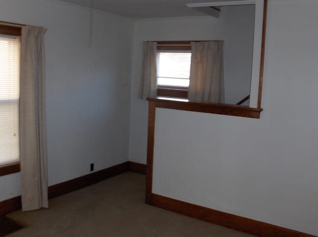 Building Photo - 927 Forest Ave