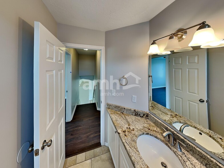 Building Photo - 2049 W 1175 S