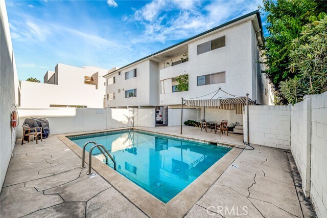 Building Photo - 5315 Zelzah Ave