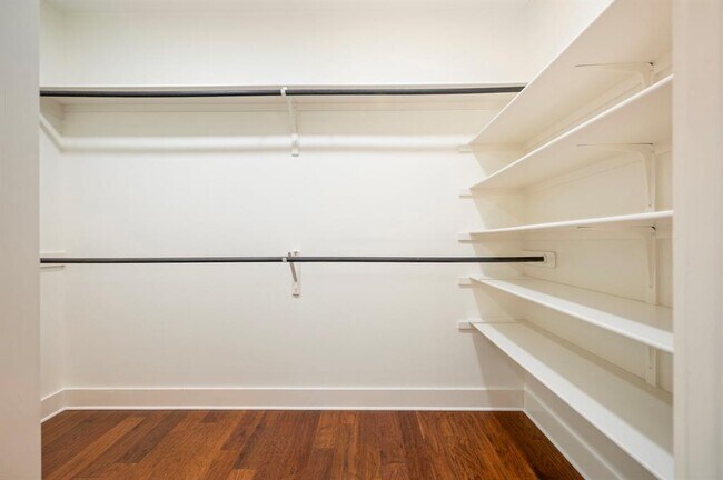 Building Photo - 2017 Kinney Ave