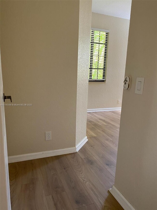 Building Photo - 2697 Center Ct Dr