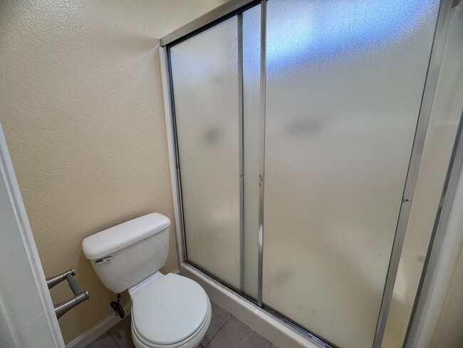 Building Photo - 3 Bedroom Home with RV Parking!