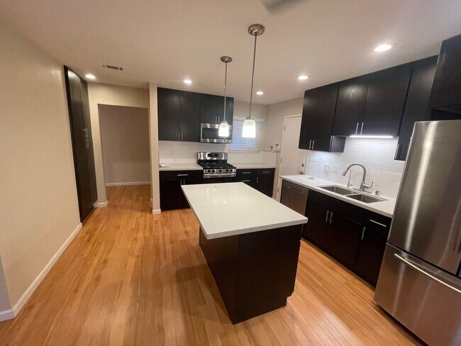 Building Photo - Central Davis Home