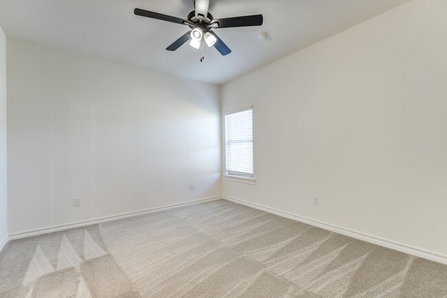 Building Photo - 3 Bedroom Townhome in Escondido - Frenship...