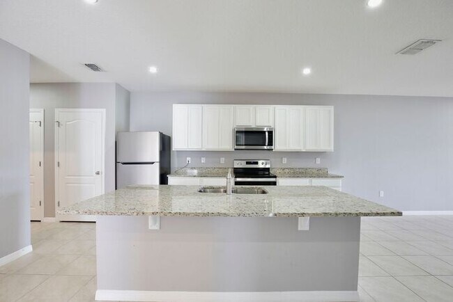Building Photo - Move-In Ready 2BR/2BA Villa with Den + 2-Car Garage | Lake Nona Adjacent | Suncrest at St. Cloud