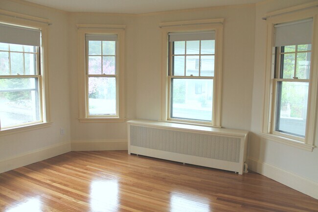 Building Photo - 6 Pleasant St