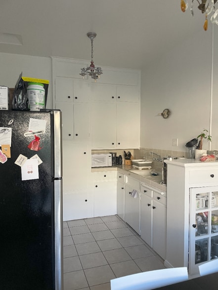 Building Photo - 420 S Detroit St