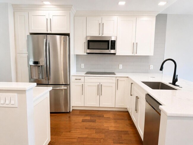 Building Photo - 4030 W Palm Aire Dr