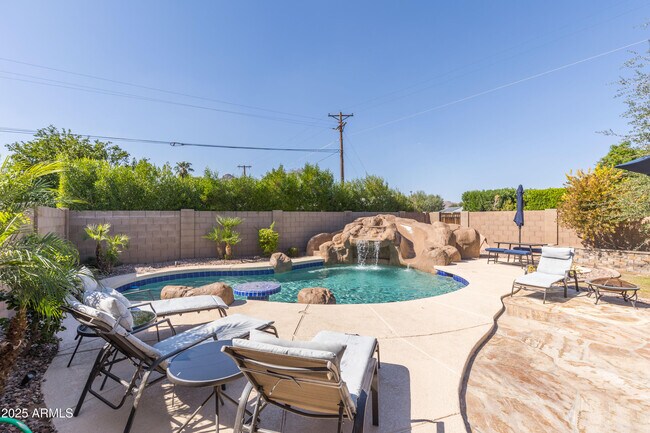 Building Photo - 6924 E Mariposa Dr