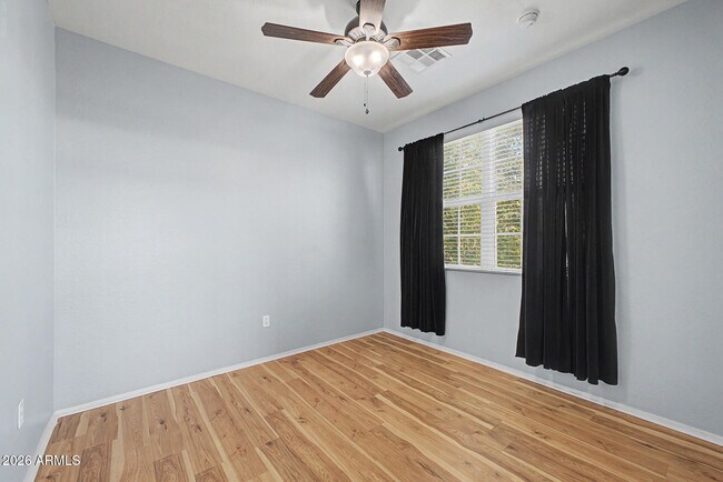 Building Photo - 2233 E Huntington Dr