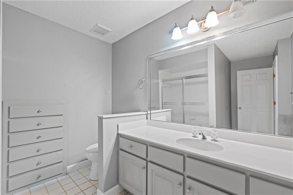 Building Photo - 235 Smokerise Trce