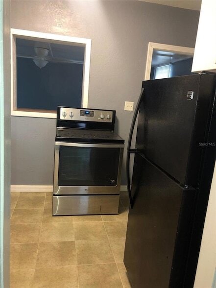 Building Photo - 2201 S Park Ave