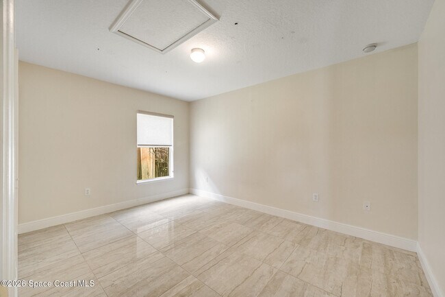 Building Photo - 537 Mason Dr