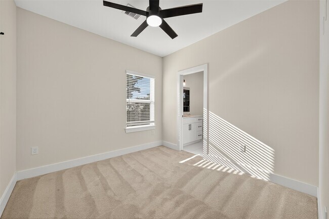 Building Photo - 808 Fortune St