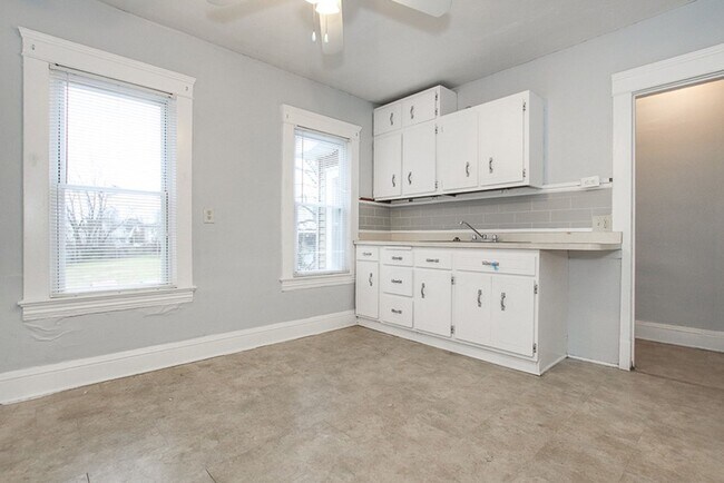 Building Photo - 2811 Henninger Rd