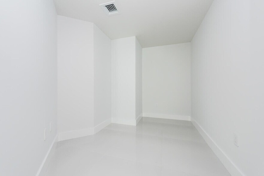 Building Photo - 1300 S Miami Ave