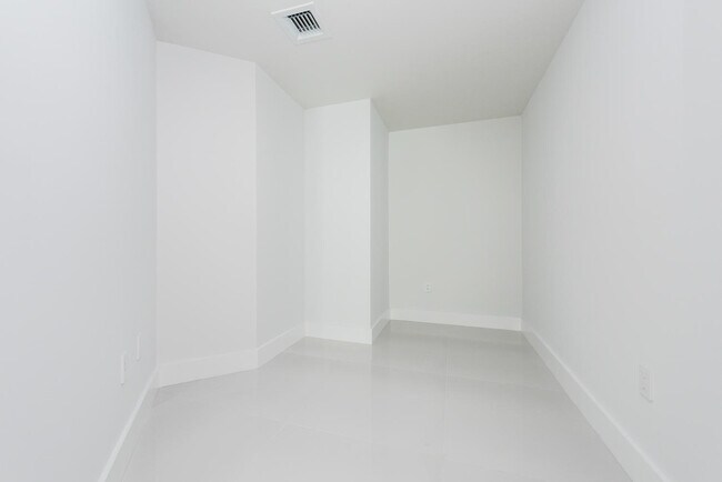 Building Photo - 1300 S Miami Ave