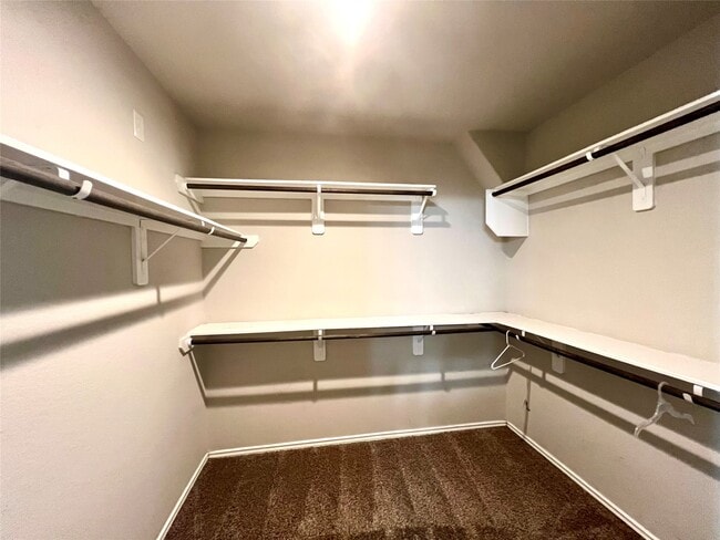 Building Photo - 6015 Lilly Belle St