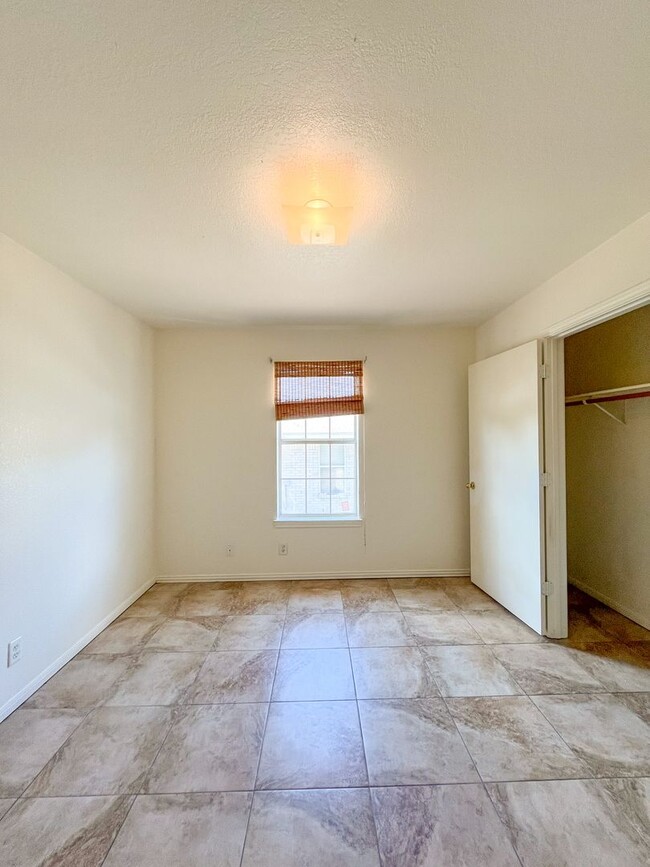 Building Photo - 2603 Edgefield St